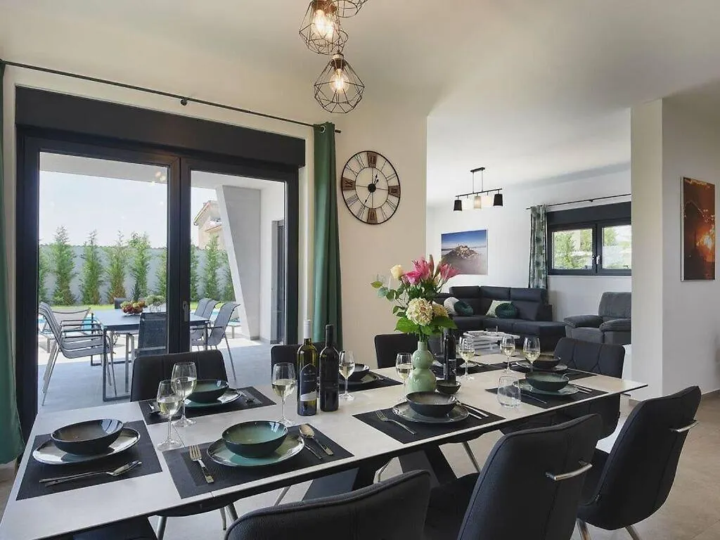 Villa Tika Comfortable Holiday Residence Pula